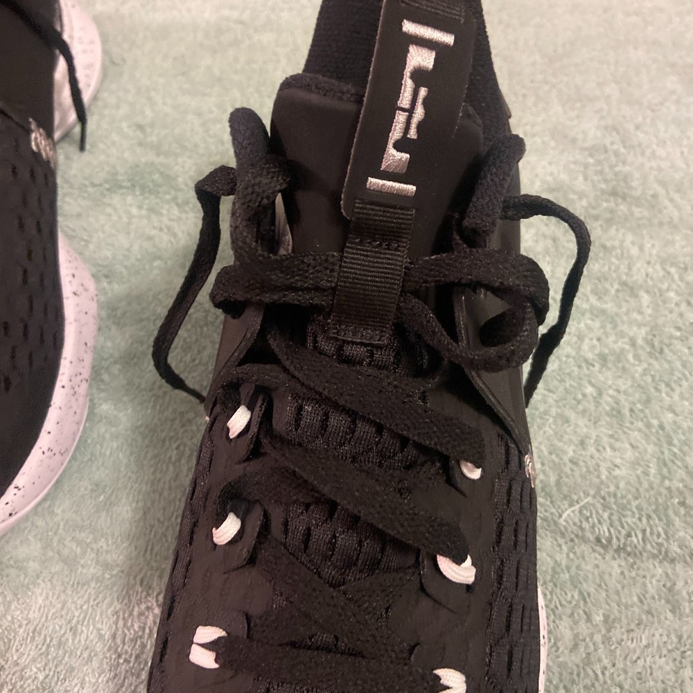 (SOLD) NWOB Nike Lebron "Witness 5" Shoes - Picture 7 of 11